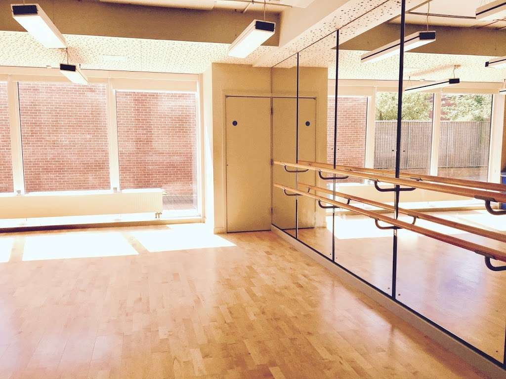 Islington Pilates | The Dance Studio at Platform, Hornsey Road Baths 2 Tiltman Place, London N7 7EE, UK | Phone: 07763 369870