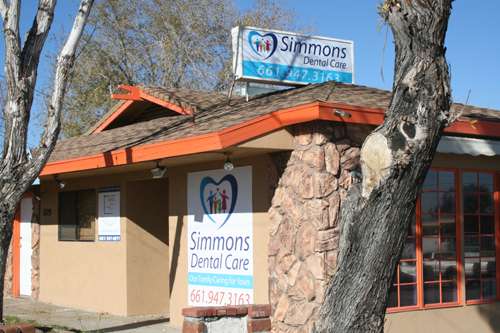 Simmons Dental Care | 1029 Elizabeth Lake Rd, Palmdale, CA 93551, USA | Phone: (661) 947-3163