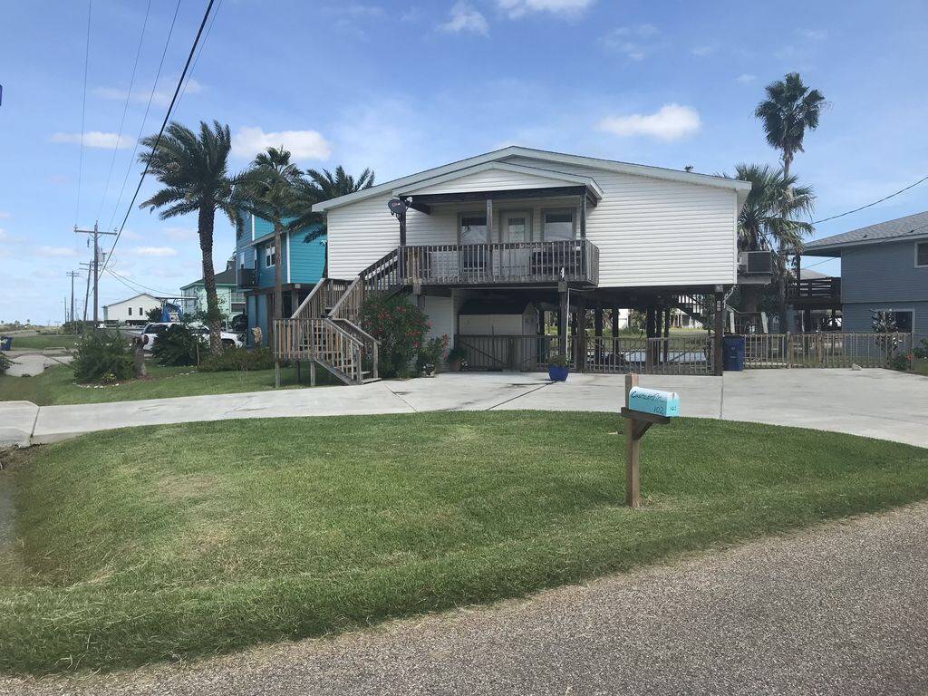 Casitadelfin Vacation Rental | 102 Dolphin Ln, Freeport, TX 77541, USA