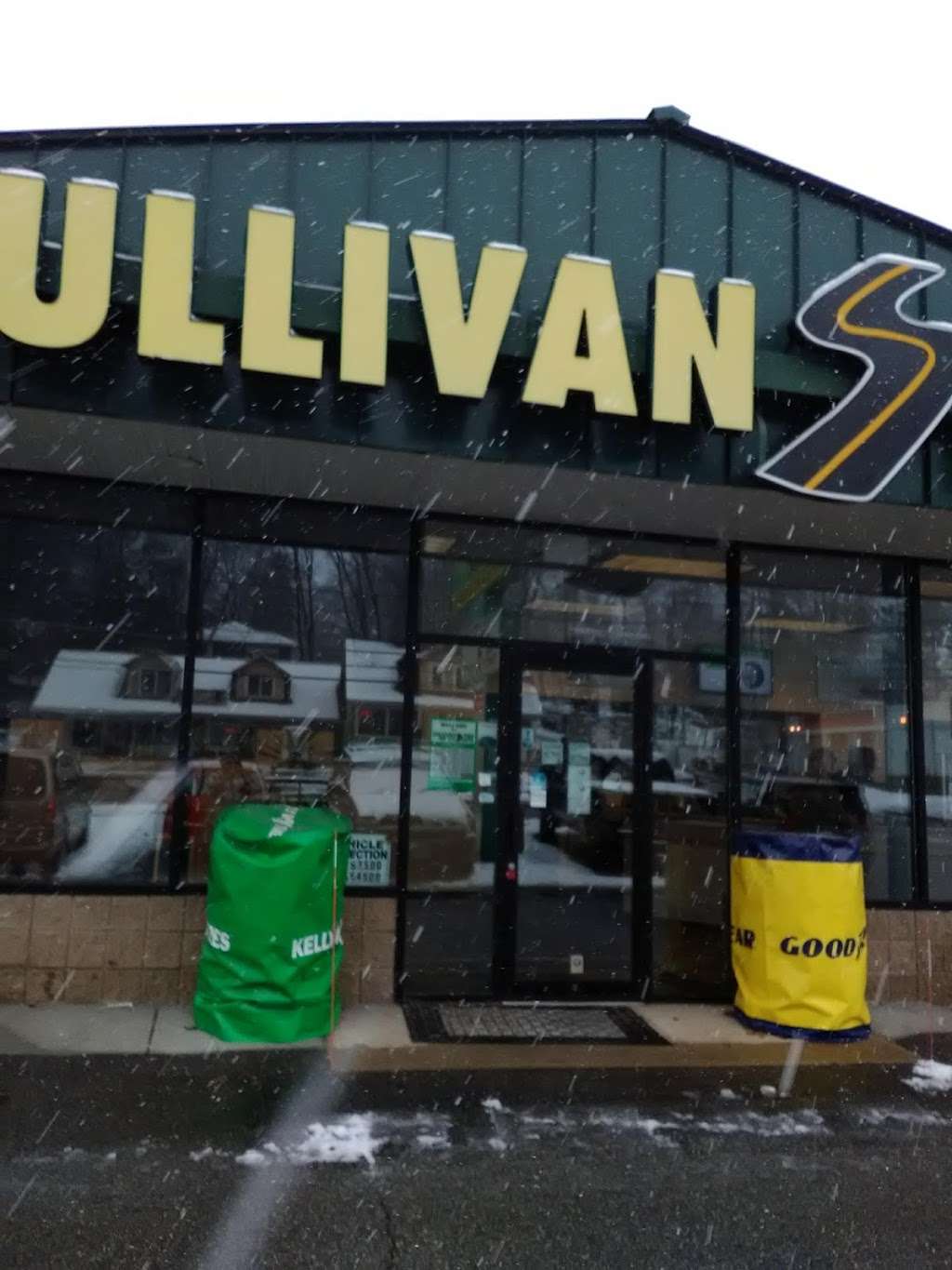 Sullivan Tire & Auto Service | 167 N Broadway, Salem, NH 03079, USA | Phone: (603) 893-0133