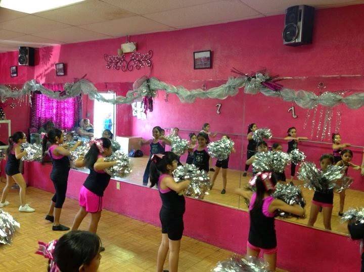 Cristinas Center Stage of Dance | 216 N Zapata Hwy, Laredo, TX 78043, USA | Phone: (956) 645-5237