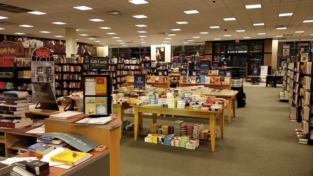 Barnes & Noble | 2000 E Rio Salado Pkwy #1032, Tempe, AZ 85281, USA | Phone: (480) 894-6954