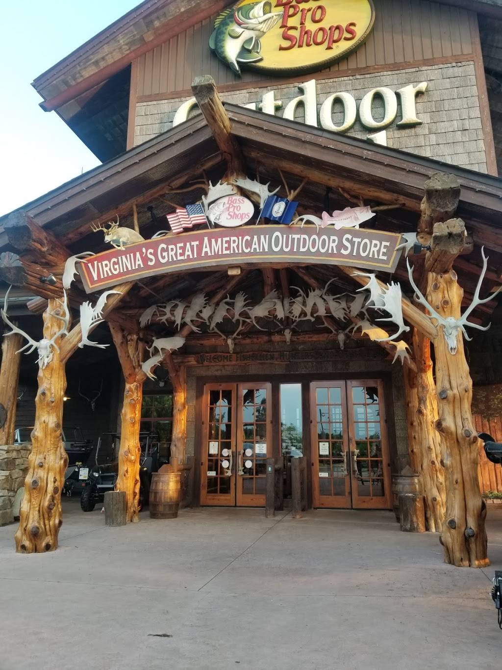 Bass Pro Shops Tracker Boat Center | 11550 Lakeridge Pkwy, Ashland, VA 23005, USA | Phone: (804) 496-4666