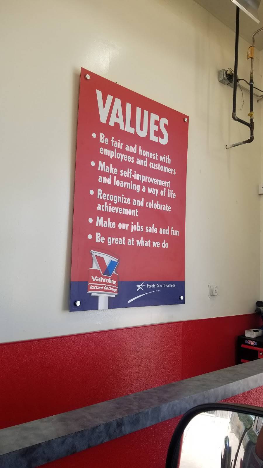 Valvoline Instant Oil Change | 5826 W Central Ave, Wichita, KS 67212, USA | Phone: (316) 943-2800