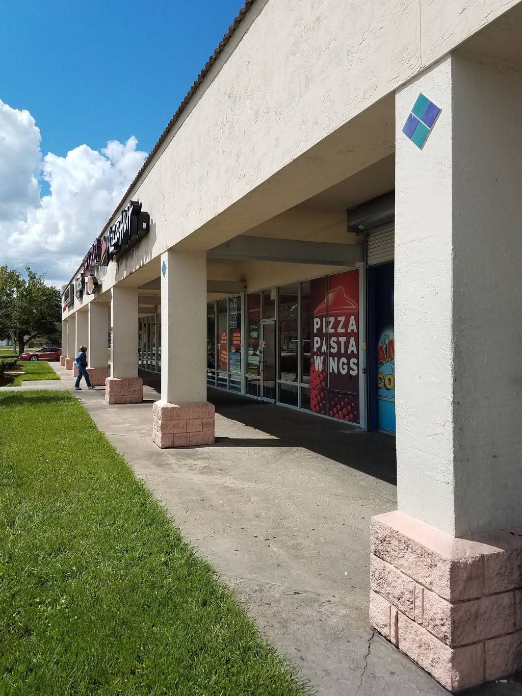 Pizza Hut | 2153 Americana Blvd, Orlando, FL 32839, USA | Phone: (407) 240-4220