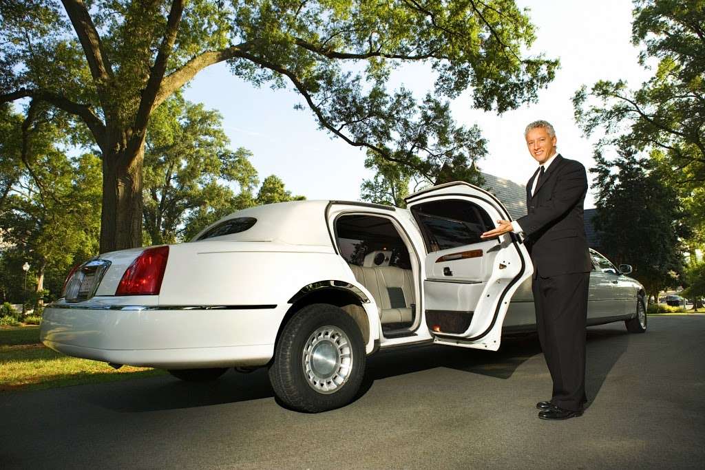 Luximo Limo Service of the Pearland TX | Airport Transportation, | 5010 Apple Springs Dr, Pearland, TX 77584, USA | Phone: (281) 606-4090