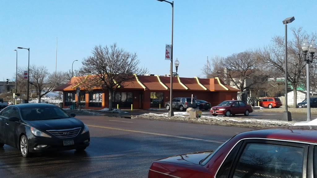 McDonalds | 210 E Lake St, Minneapolis, MN 55408, USA | Phone: (612) 825-9700