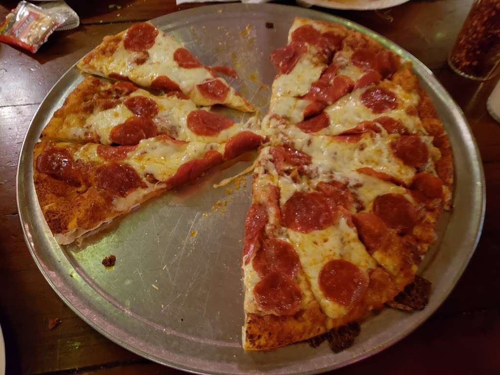 Me-n-Eds Pizza Parlor | 4115 Paramount Blvd, Lakewood, CA 90712, USA | Phone: (562) 421-8908