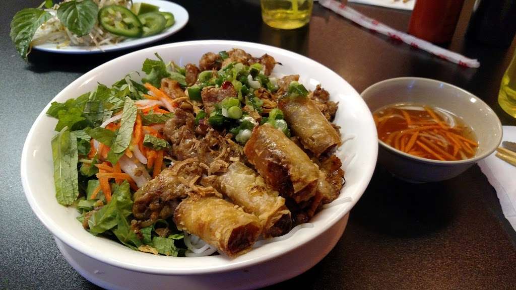 Saigon Restaurant | 9530 179th St, Tinley Park, IL 60487 | Phone: (708) 532-2338