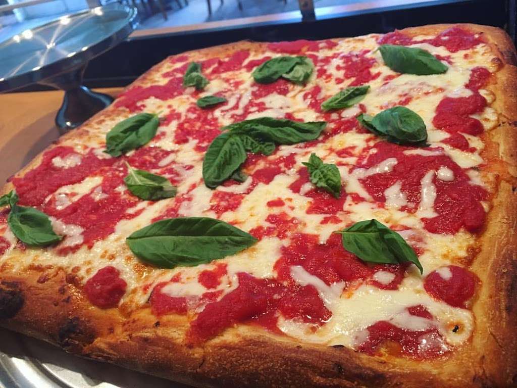 Slices Pizza | 3760 W Eau Gallie Blvd #101, Melbourne, FL 32934 | Phone: (321) 425-6101