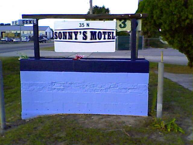 Sonnys Motel - lodging  | Photo 2 of 2 | Address: 35 US-17, Haines City, FL 33844, USA | Phone: (863) 422-9229