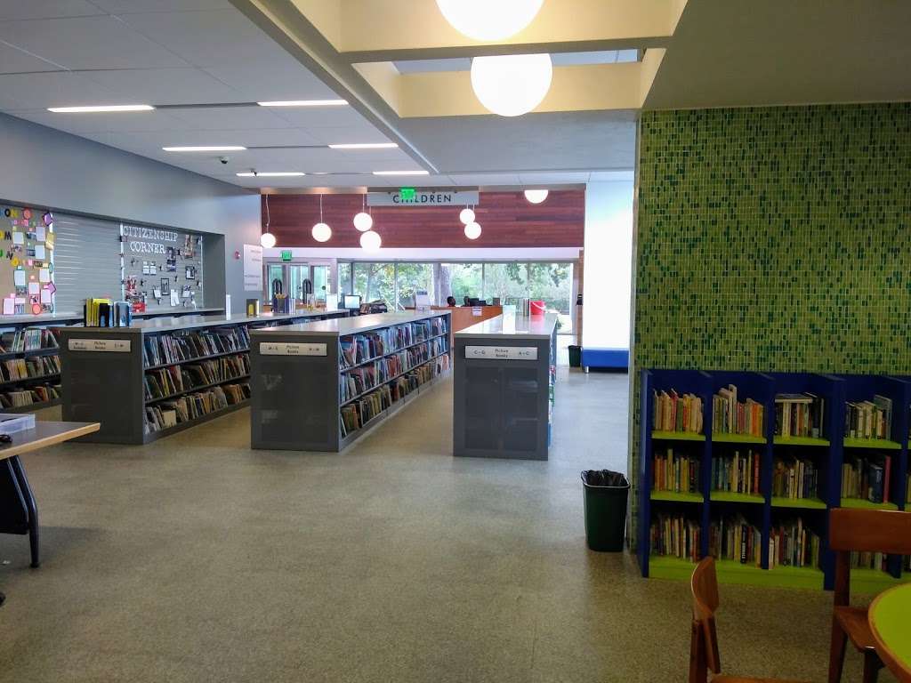 Oak Forest Neighborhood Library | 1349 W 43rd St, Houston, TX 77018, USA | Phone: (832) 393-1960