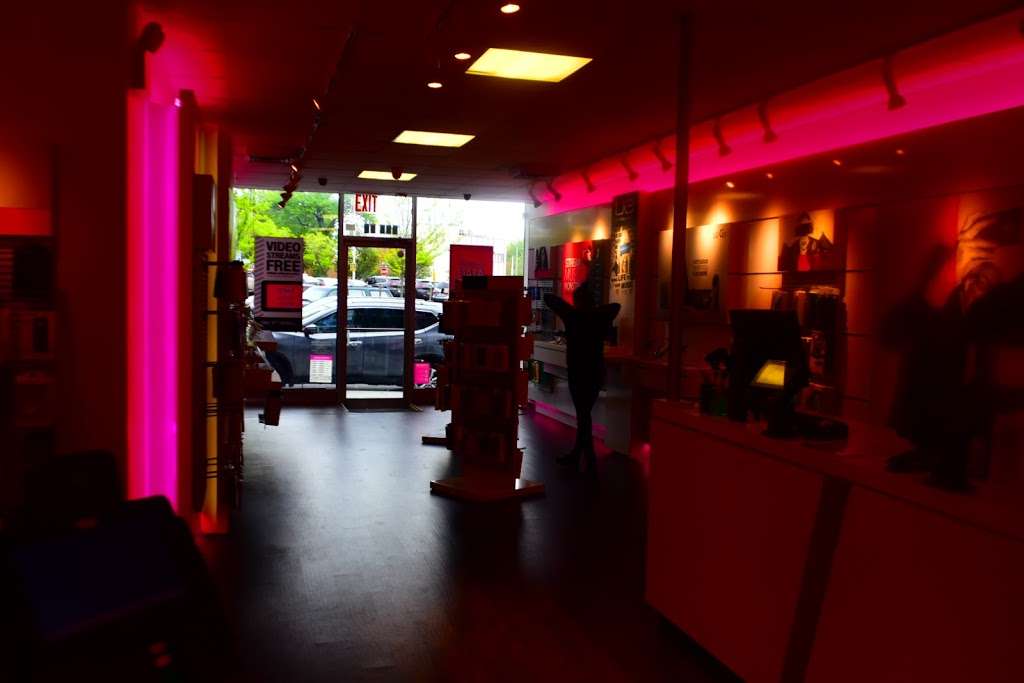 T-Mobile | 198-25 Horace Harding Expy, Fresh Meadows, NY 11365 | Phone: (347) 235-0825