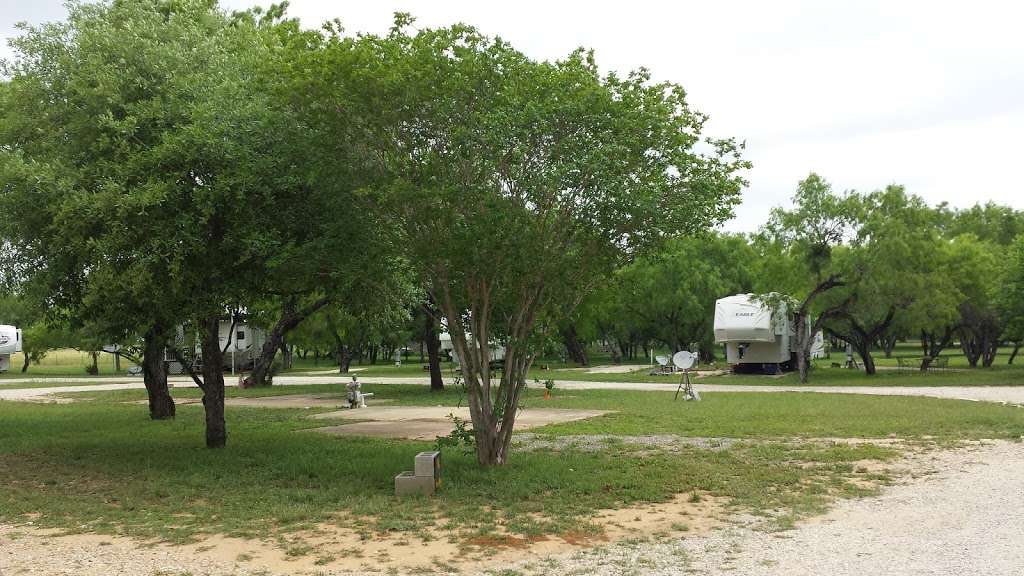 A Country Breeze RV Park | 19575 Benton City Rd, Somerset, TX 78069, USA | Phone: (210) 624-2665