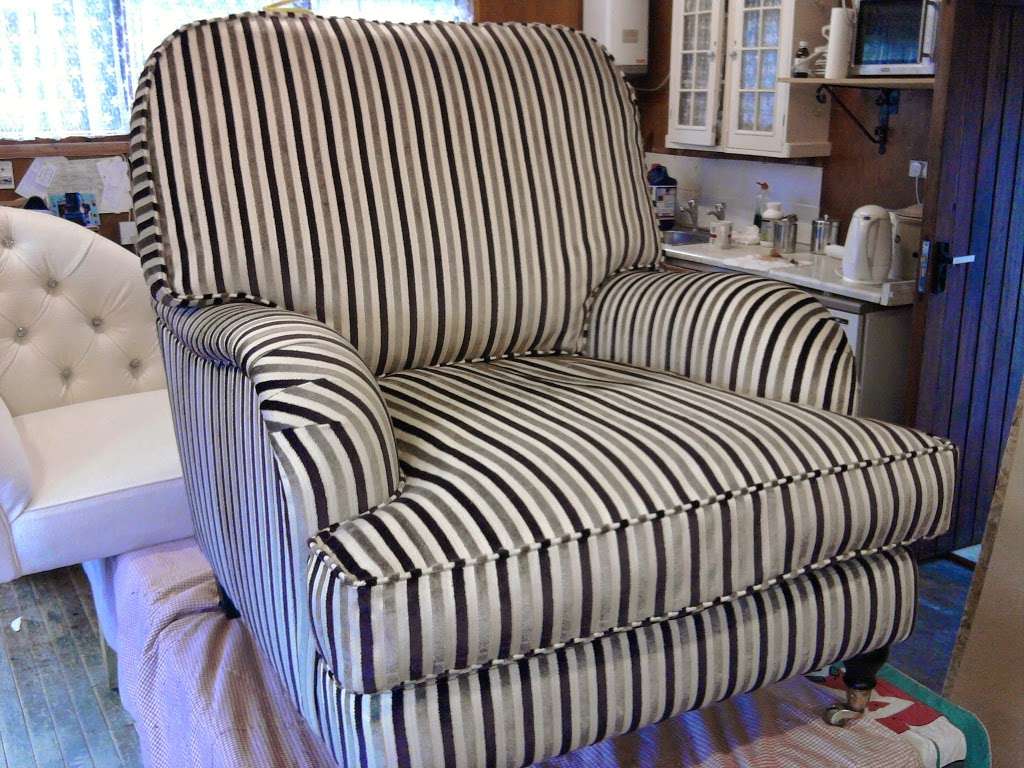 Stuart Weston Upholstery | 198B Ingrave Rd, Brentwood CM13 2AG, UK | Phone: 01277 203807