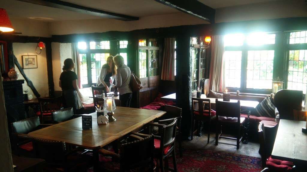 The White Bear | Fairchildes Rd, Warlingham CR6 9PH, UK | Phone: 01959 573166