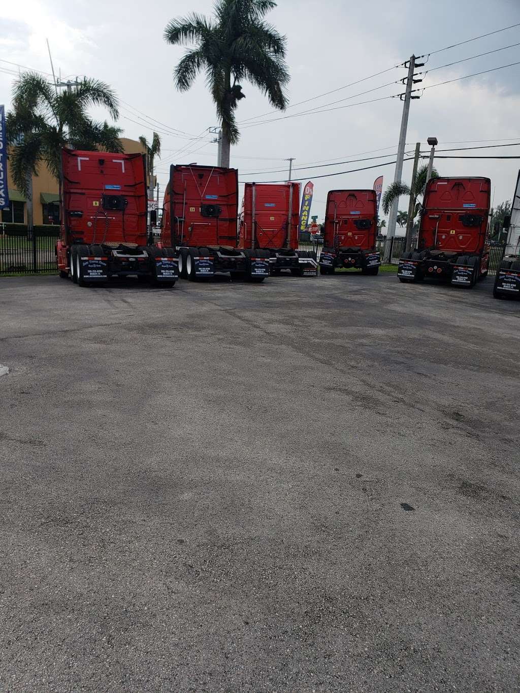 JATI TRUCK SALES - store  | Photo 10 of 10 | Address: 11400 NW South River Dr, Medley, FL 33178, USA | Phone: (786) 725-8790