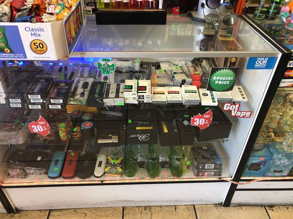 Hollywood Smoke Shop 3 & Water And Mini Market | 7848 Lankershim Blvd, North Hollywood, CA 91605, USA | Phone: (747) 218-2918