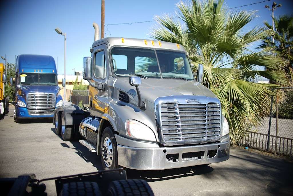 Extra Mile Truck Sales | 17846 Valley Blvd, Bloomington, CA 92316, USA | Phone: (909) 874-2300