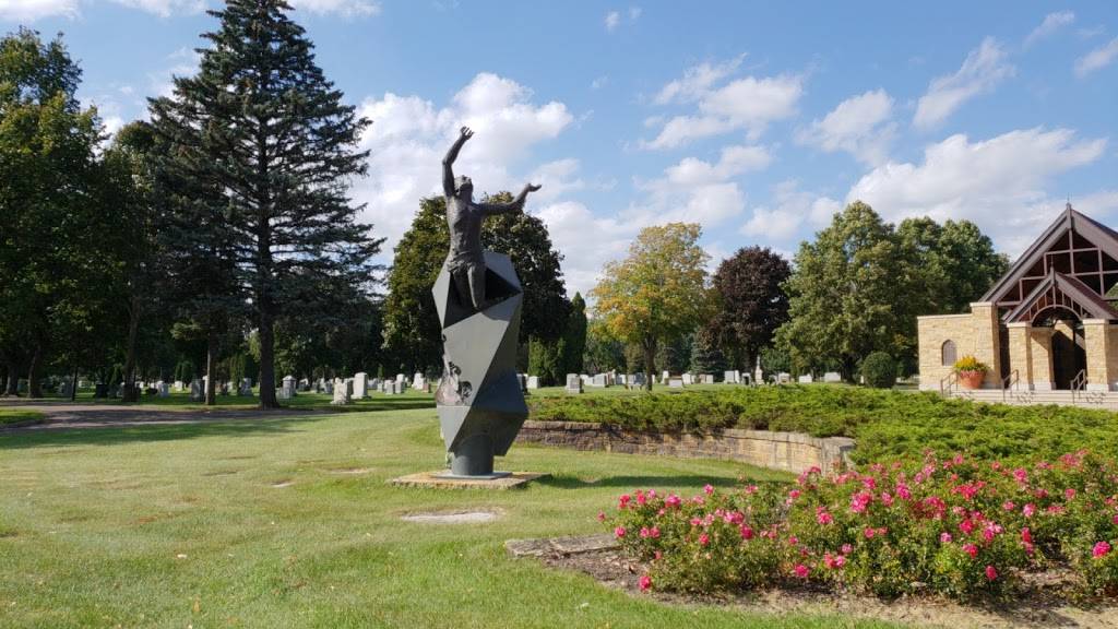 Roselawn Cemetery | 803 Larpenteur Ave W, Roseville, MN 55113, USA | Phone: (651) 489-1720