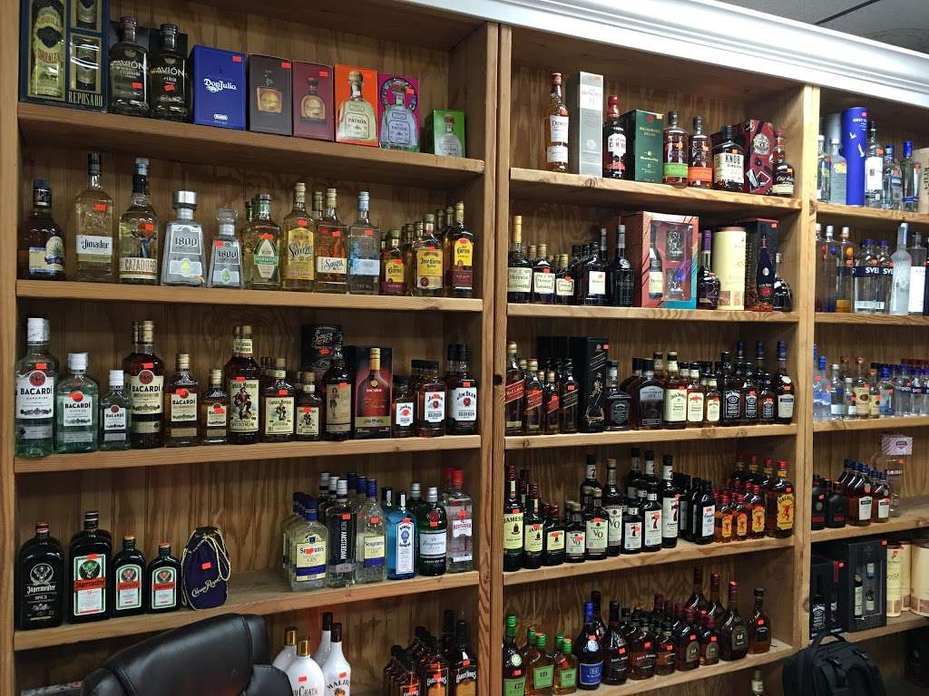 Edens Food & Liquor | 4805 W Foster Ave, Chicago, IL 60630, USA | Phone: (773) 282-1900