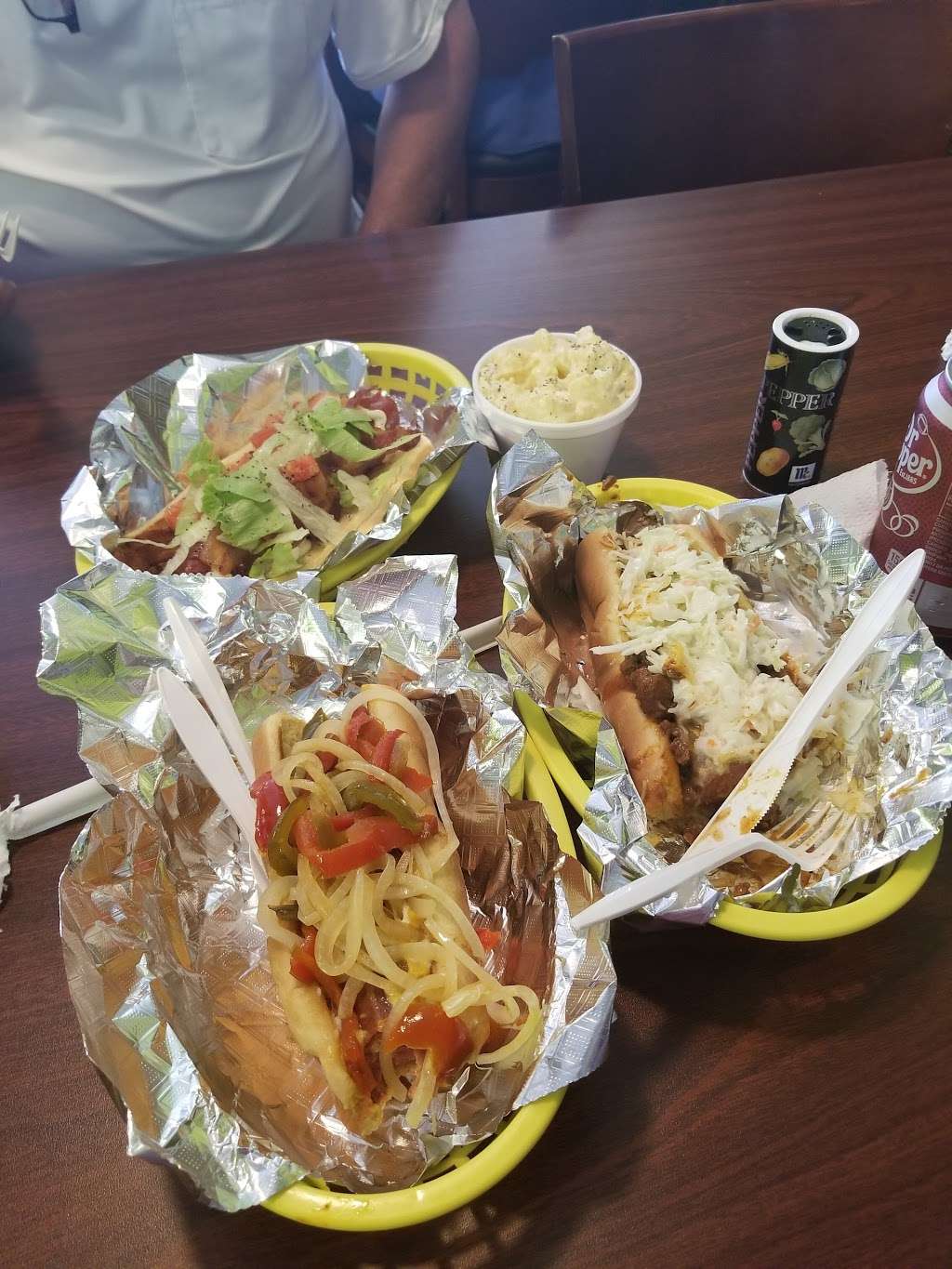 Yummy Dogs | 577 Deltona Blvd, Deltona, FL 32725, USA | Phone: (386) 259-9729