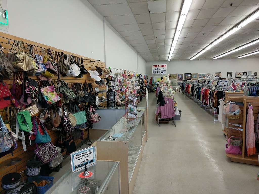 MAJ-R Thrift & Discount | 6314 N Oak Trafficway, Gladstone, MO 64118 | Phone: (816) 452-5100