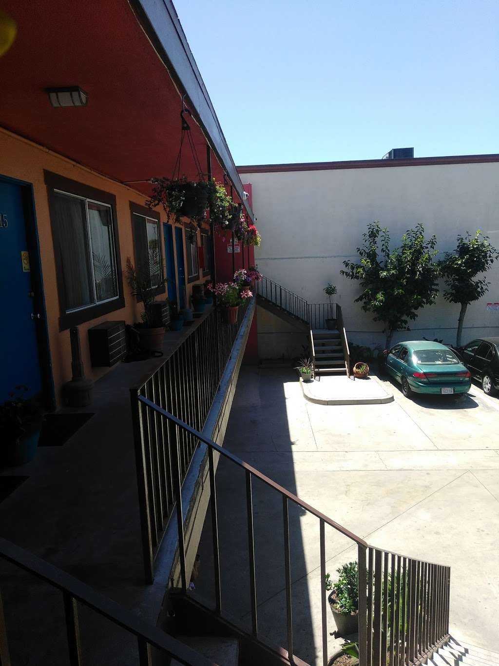 Town House Motel | 7402 Orangethorpe Ave, Buena Park, CA 90621 | Phone: (714) 880-5524