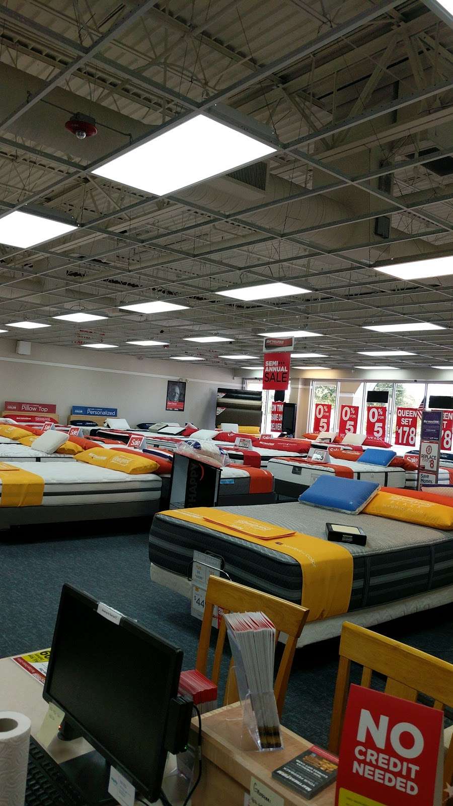 Mattress Firm Clermont East | 2575 E, FL-50, Clermont, FL 34711, USA | Phone: (352) 536-1888