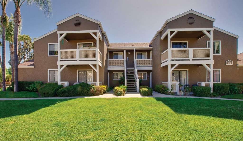 Island Club Apartments | 2300 Catalina Cir, Oceanside, CA 92056, USA | Phone: (442) 245-5505