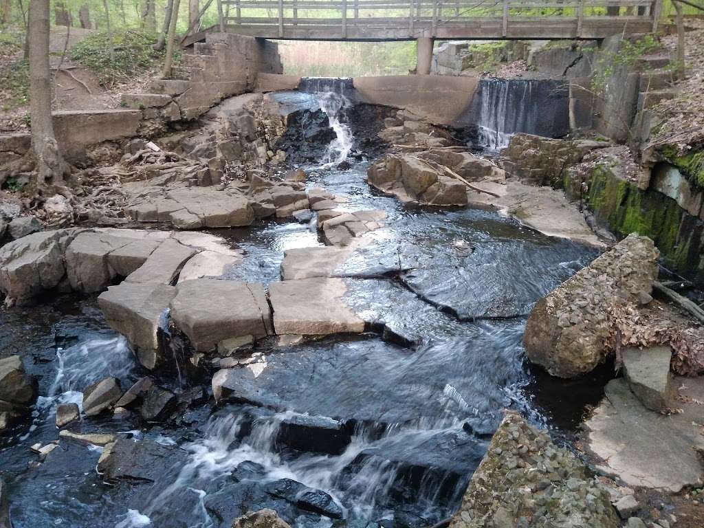 Flat Rock Brook Nature Center | 288 Jones Rd, Englewood, NJ 07631