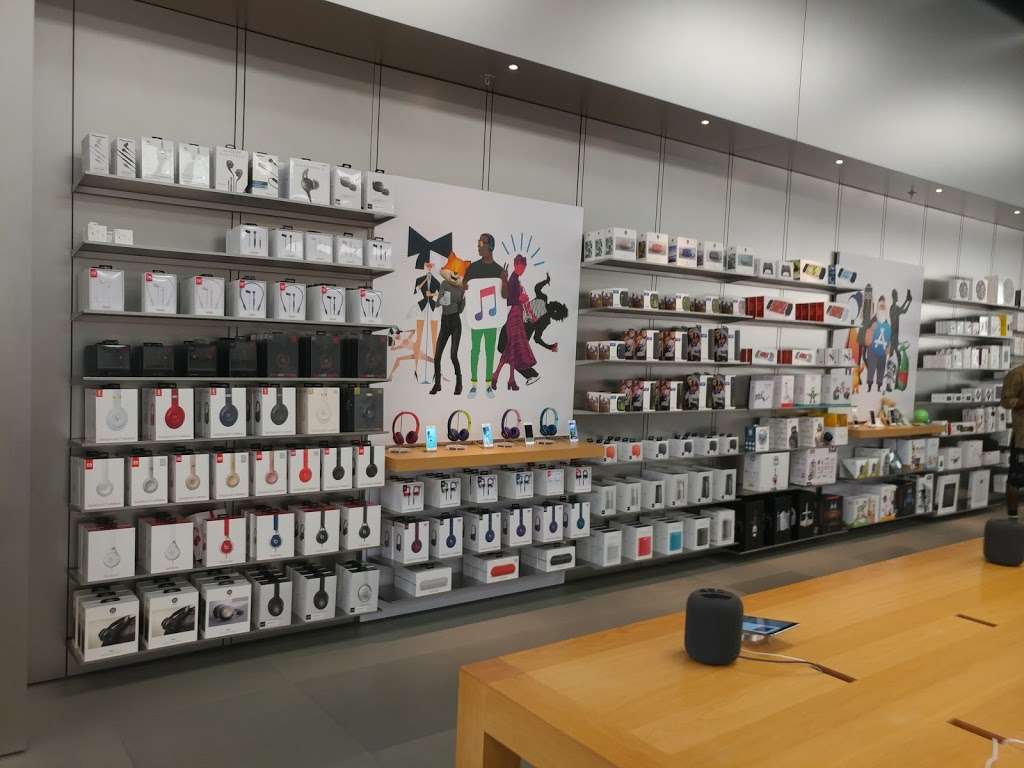 Apple Potomac Town Center | 15100 Potomac Town Pl, Woodbridge, VA 22191 | Phone: (703) 986-2030