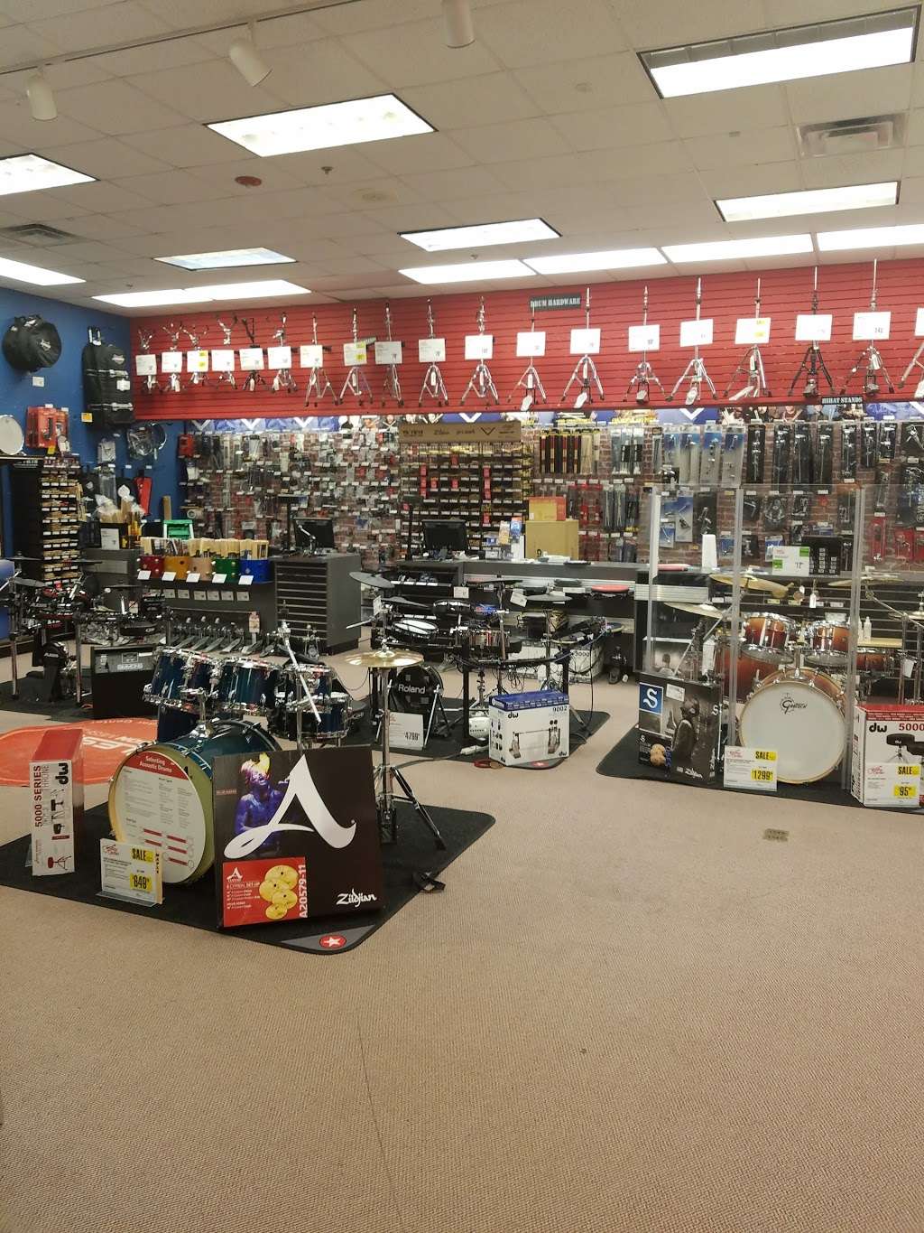 Guitar Center | 10050 E Independence Blvd, Matthews, NC 28105, USA | Phone: (704) 321-1828