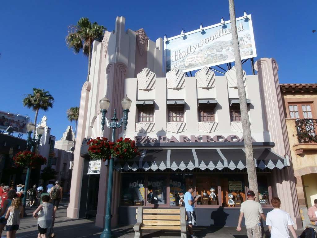 Celebrity 5 & 10 | Disneys Hollywood Studios, Hollywood Boulevard, Kissimmee, FL 34747, USA | Phone: (407) 939-5277