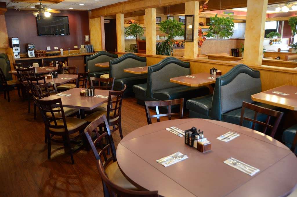 Maxfields Restaurant | 7218, 2290 Ogden Ave, Aurora, IL 60504, USA | Phone: (630) 820-1177