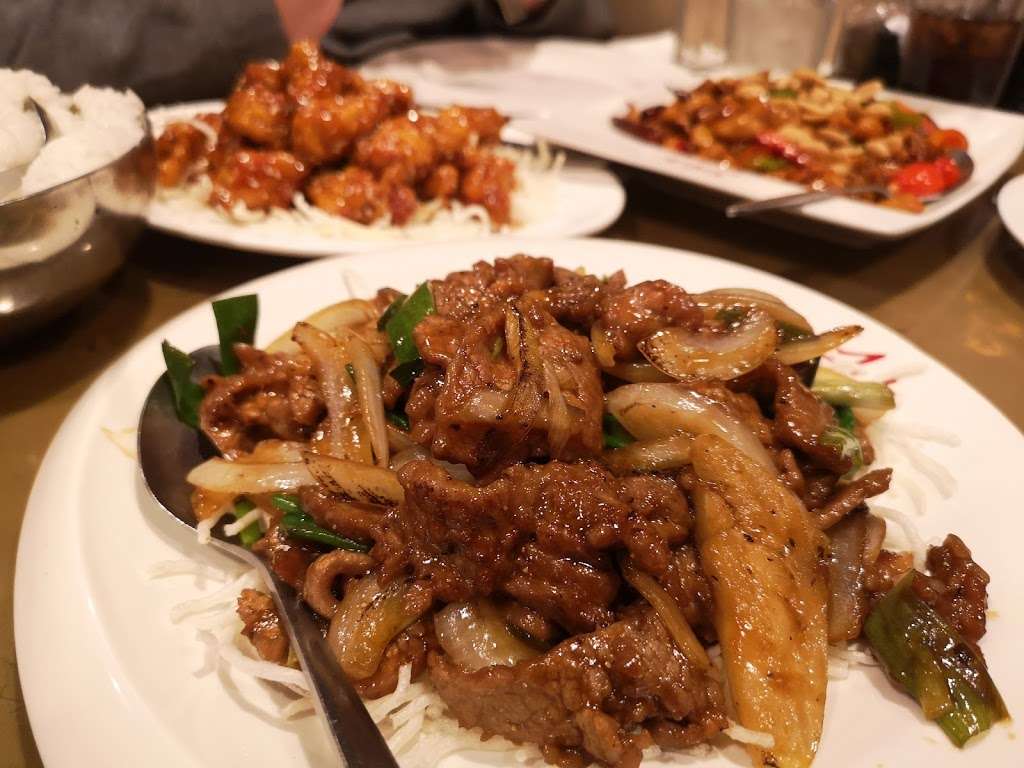 Yus Mandarin Restaurant | 200 E Golf Rd, Schaumburg, IL 60173, USA | Phone: (847) 882-5340