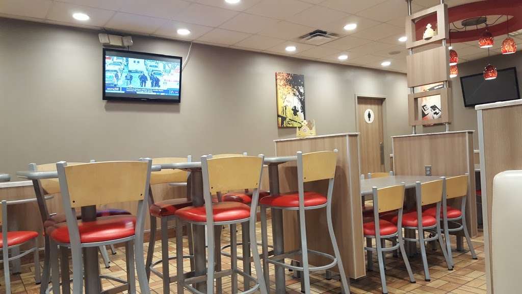 Burger King | 501 Old Country Rd, Plainview, NY 11803, USA | Phone: (516) 935-5407