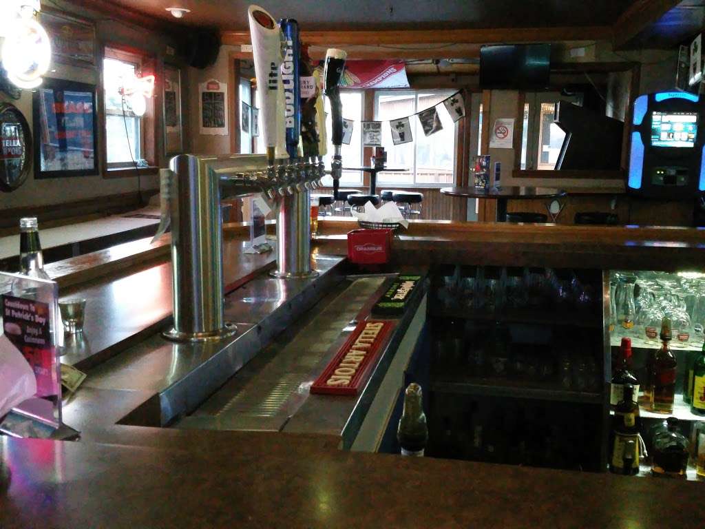 Fourth Lake Resort Bar & Grill | 36670 N Corona Dr, Lake Villa, IL 60046 | Phone: (847) 356-3007