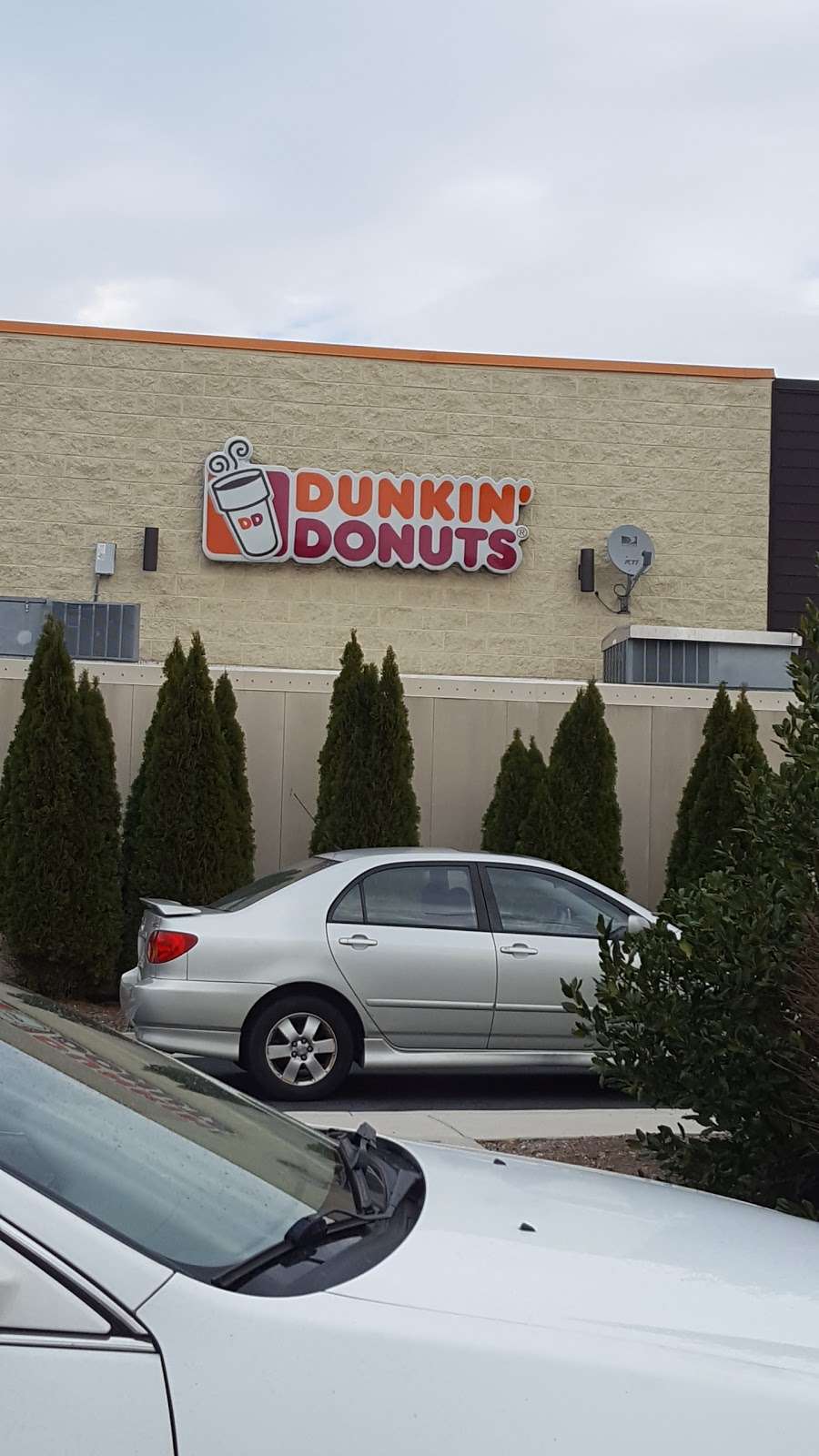 Dunkin Donuts | 1541 Hyde Park Rd, Essex, MD 21221, USA | Phone: (410) 780-3380