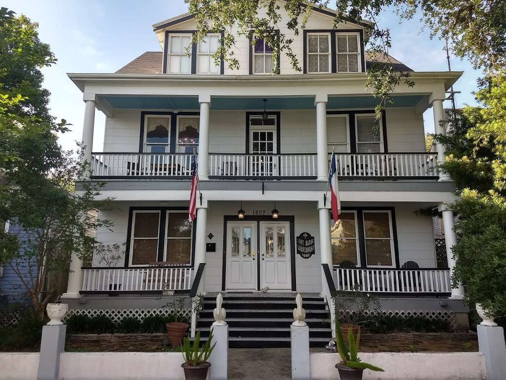 Lost Bayou Guesthouse B&B | 1607 Avenue L, Galveston, TX 77550, USA | Phone: (409) 770-0688