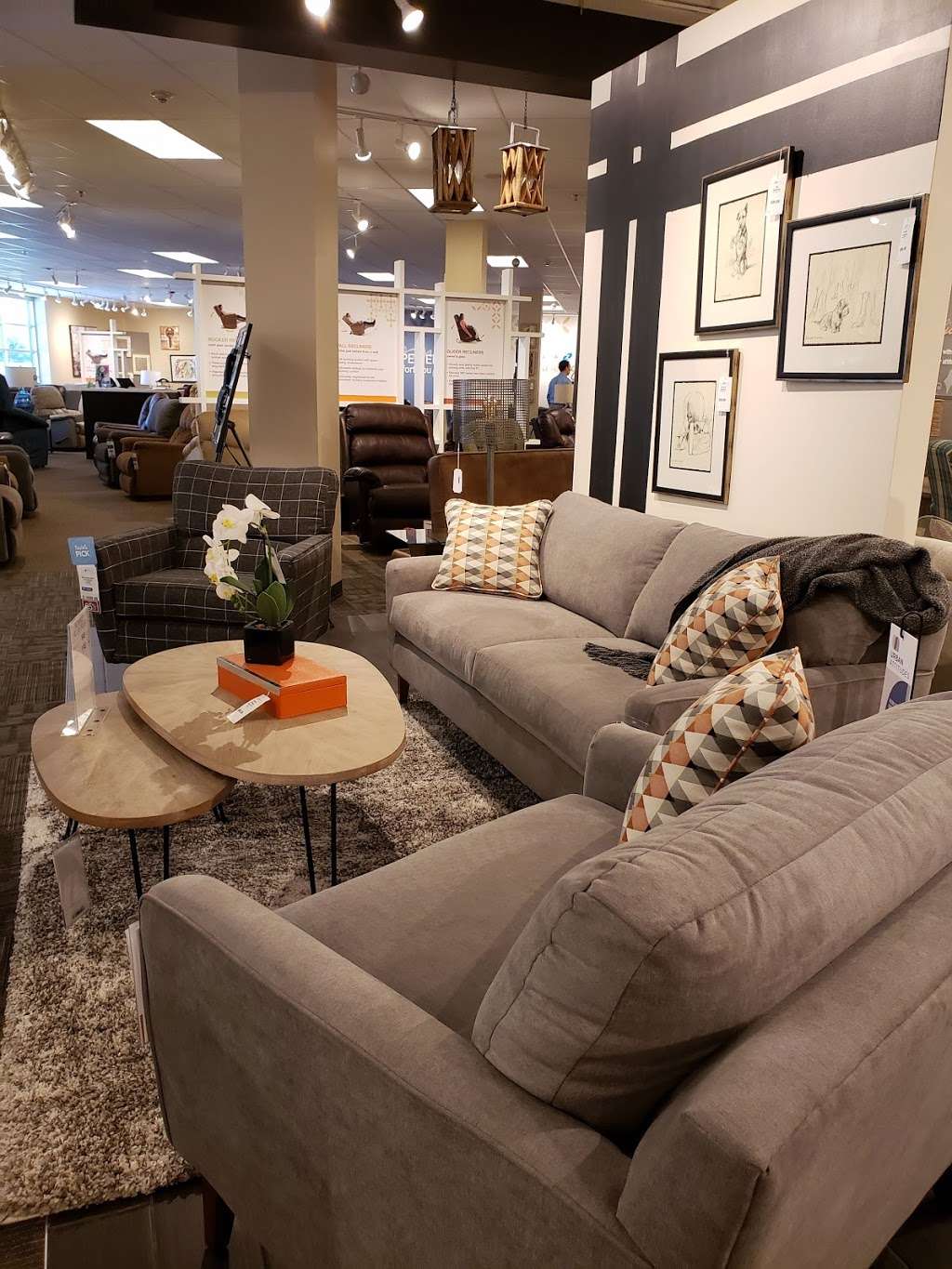 La-Z-Boy Home Furnishings & Décor | 728 Loucks Rd, York, PA 17404, USA | Phone: (717) 430-6396