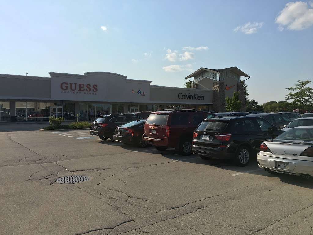 GUESS Factory | 11601 108th St Space 593, Pleasant Prairie, WI 53158, USA | Phone: (262) 857-6727