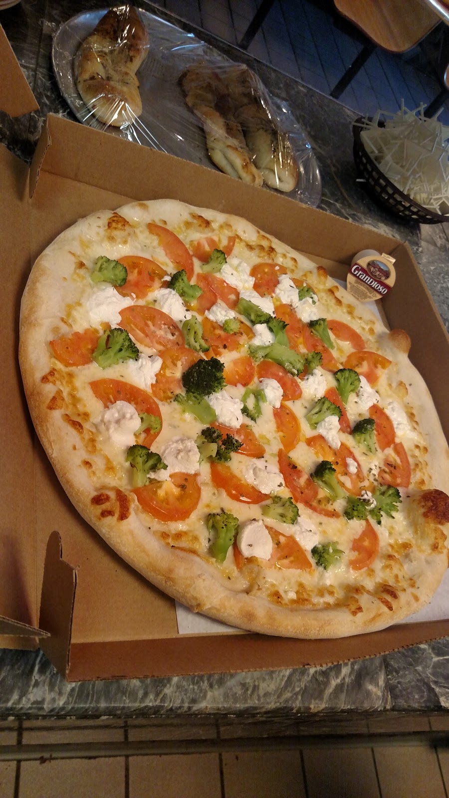 New Alfredos Pizza II & Ristorante | 435 Eisenhower Dr, Hanover, PA 17331, USA | Phone: (717) 632-6010