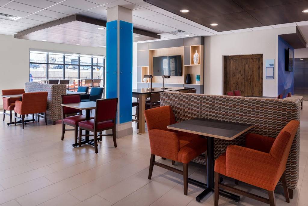 Holiday Inn Express & Suites Fort Worth West | 2620 S Cherry Ln, Fort Worth, TX 76116 | Phone: (817) 882-6234