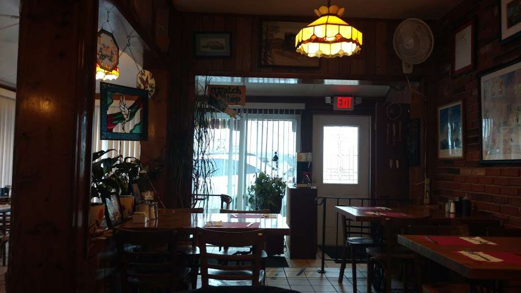 Moms Restaurant | 36 John Ringo Rd, Ringoes, NJ 08551, USA | Phone: (908) 782-8025