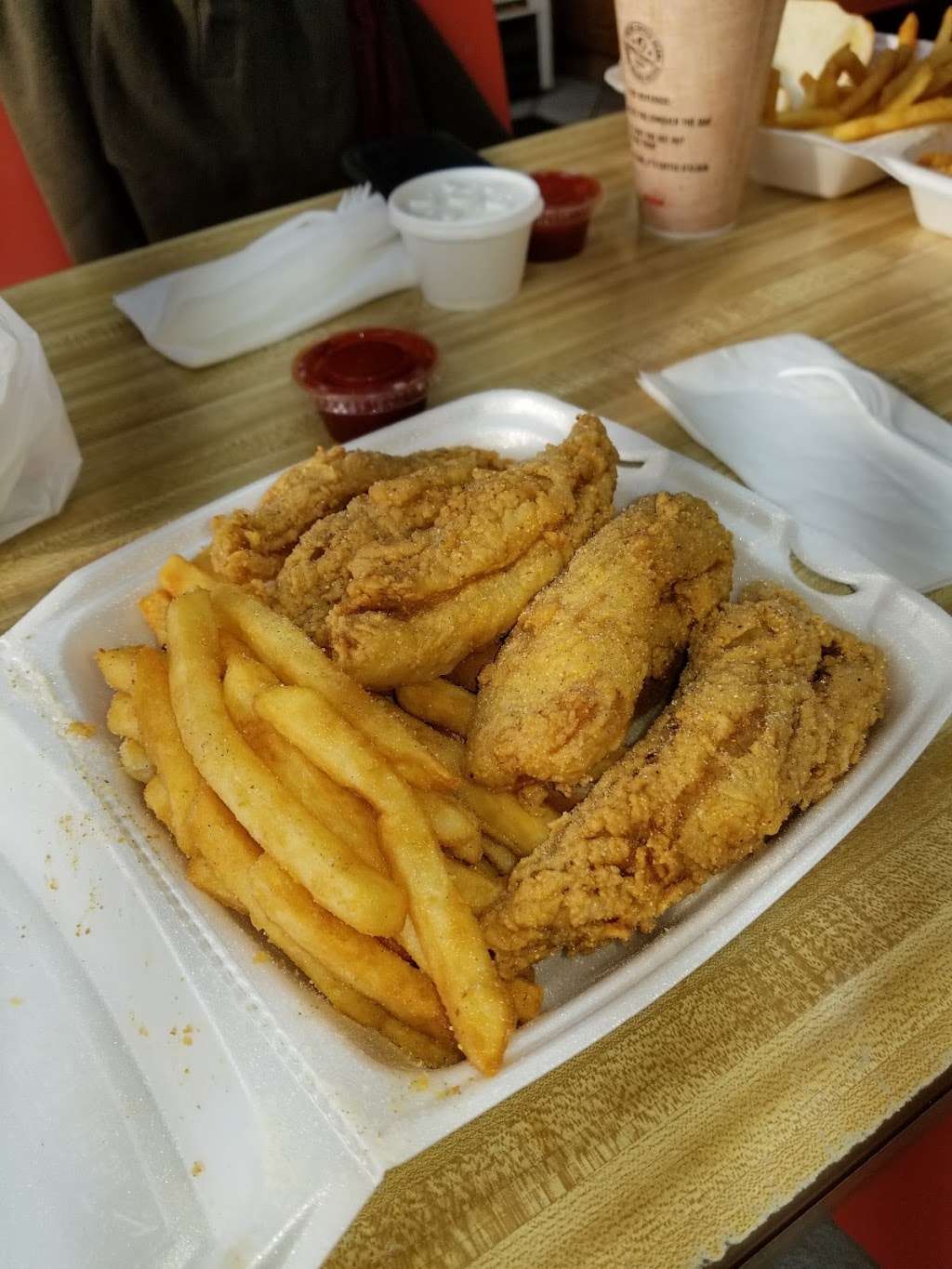 JJ Fish & Chicken | 2567 Burr St, Gary, IN 46406 | Phone: (219) 844-5423