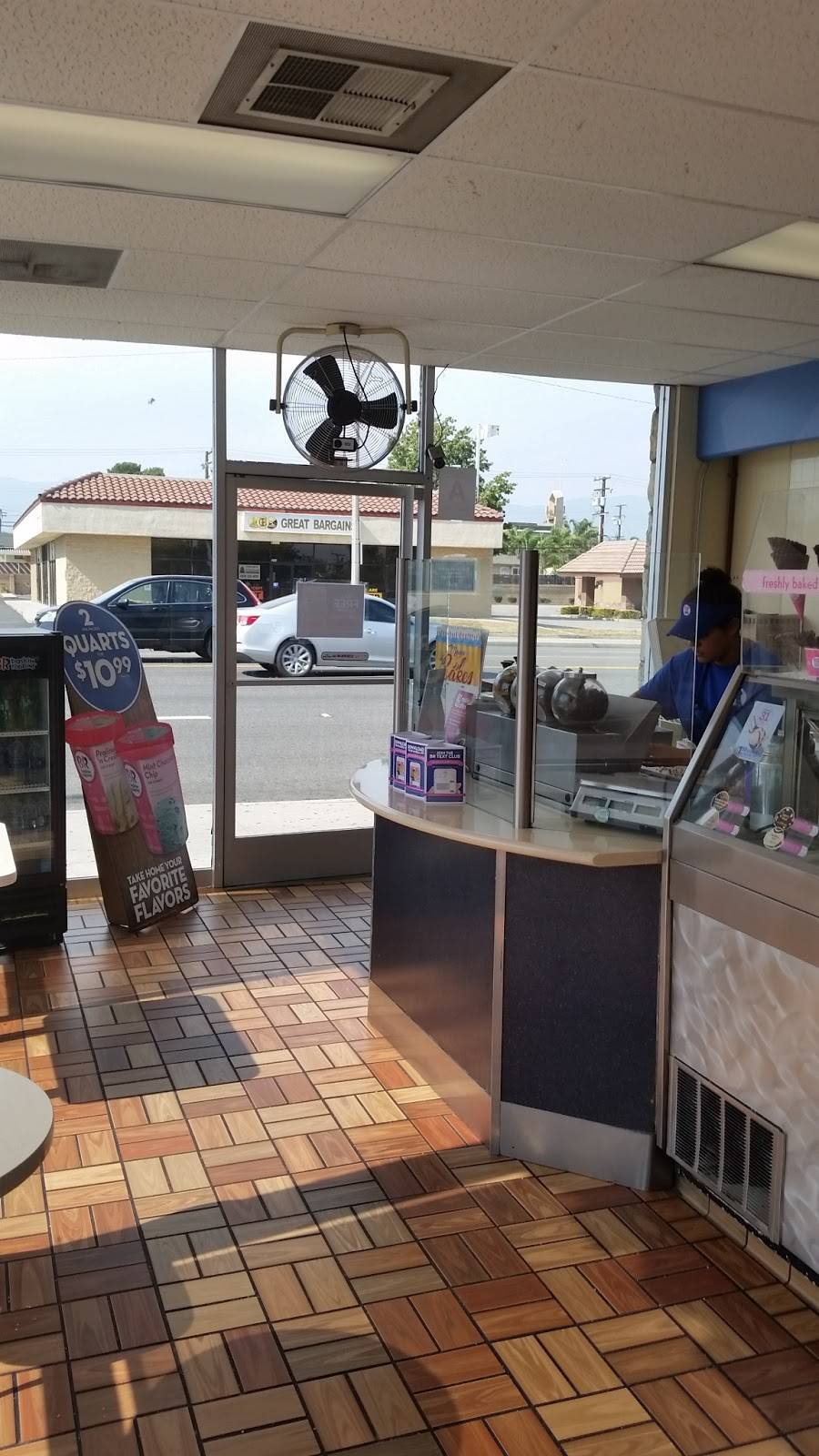 Baskin-Robbins | 211 E Foothill Blvd, Rialto, CA 92376, USA | Phone: (909) 875-3333