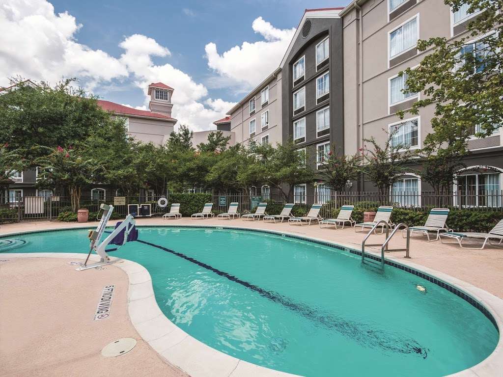 La Quinta Inn & Suites by Wyndham Houston Bush IAH South | 15510 John F Kennedy Blvd, Houston, TX 77032, USA | Phone: (281) 219-2000