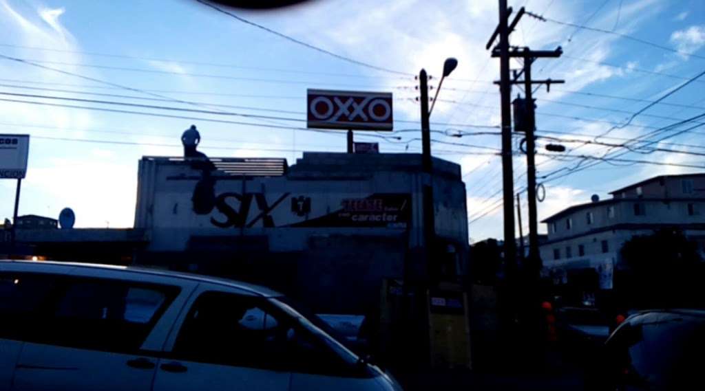 OXXO | Av San Antonio de los Buenos 1201, Azcona, Independencia, 22055 Tijuana, B.C., Mexico