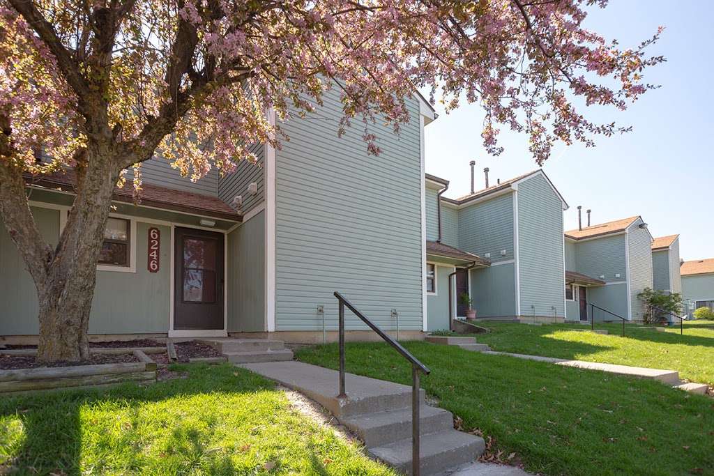 Jefferson Manor Apartments | 600 NW 62nd St, Kansas City, MO 64118 | Phone: (816) 844-6336